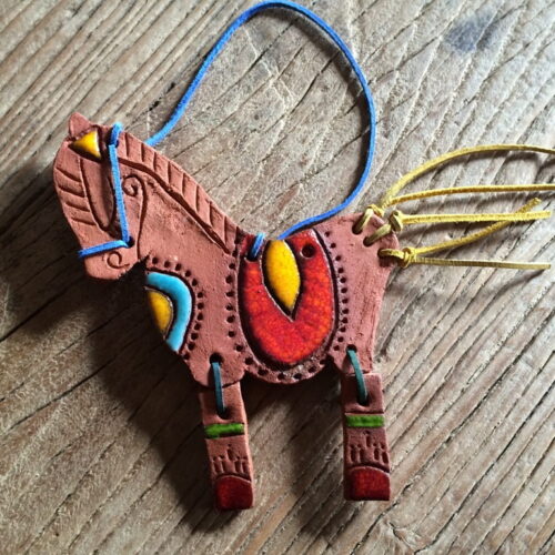 Ceramiczny konik zawieszka