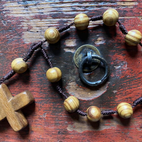 Różaniec drewniany