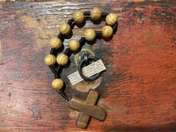 Różaniec drewniany