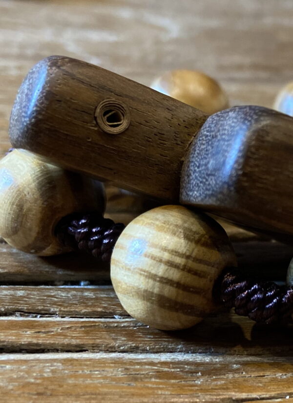 Różaniec drewniany