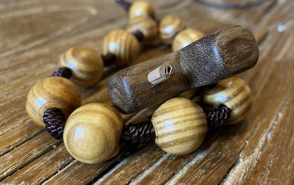 Różaniec drewniany