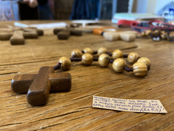 Różaniec drewniany