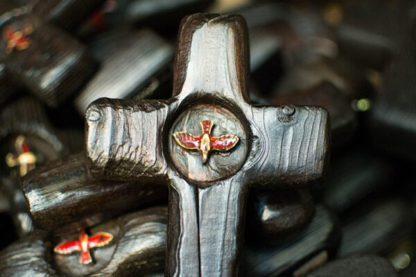 Krzyż z Duchem Świętym prosty