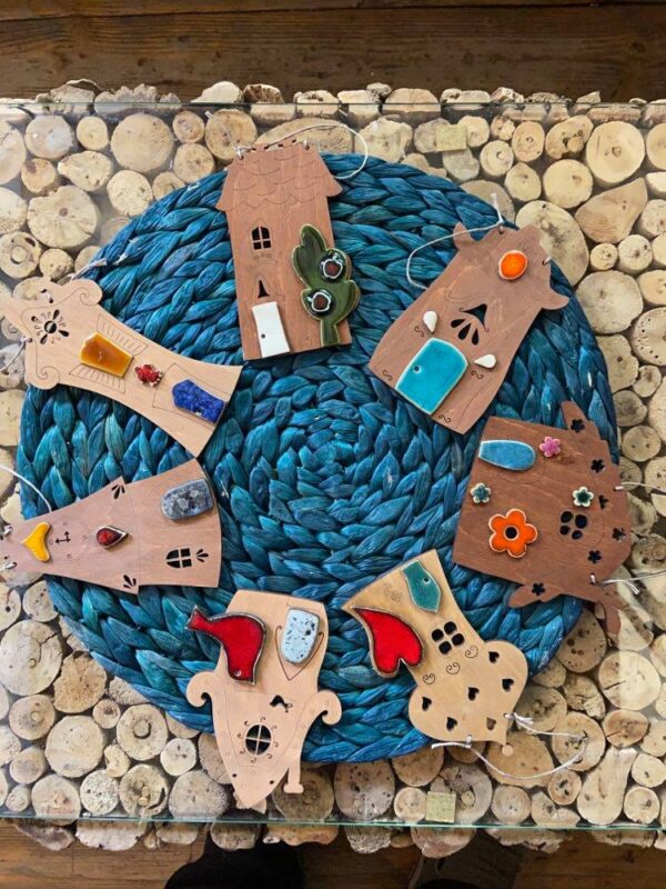 Domki "Tischnerowskie" - zestaw 7 zawieszek + pocztówki