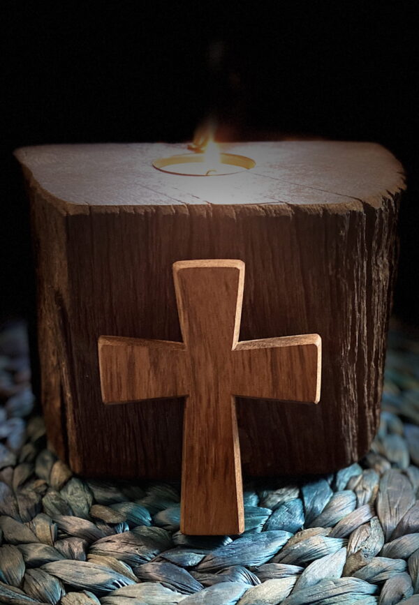 Krzyż z drewna egzotycznego (mopane)