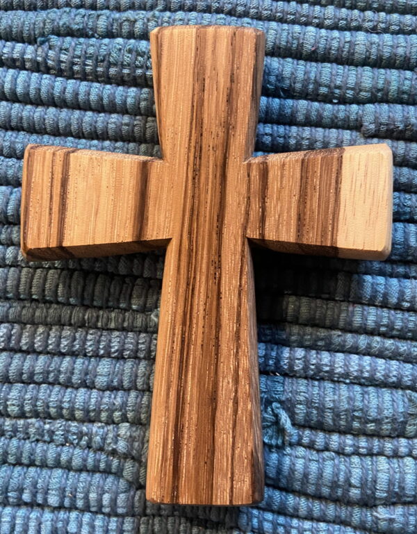 Krzyż z drewna egzotycznego (zebrano)
