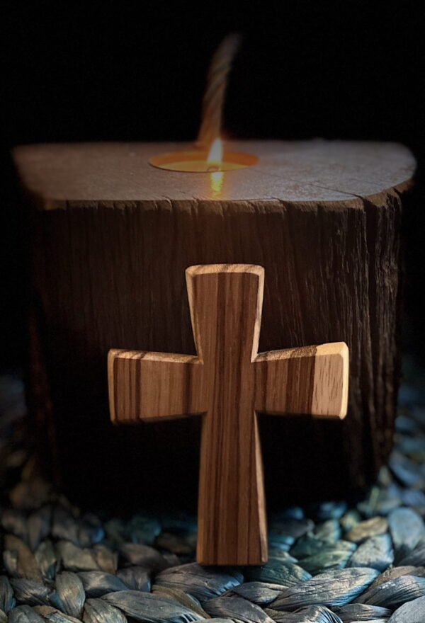 Krzyż z drewna egzotycznego (zebrano)