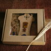 499 Dom z widokiem - drewniana zawieszka z ceramiką